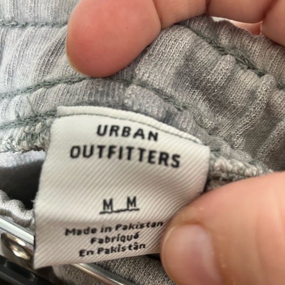 urban outfitters Boy Shorts Women’s Sz M Pull On Gray Fleece Pockets‎ 8” Inseam - Picture 4 of 8